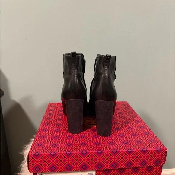 TORY BURCH Grove 100MM
Bootie Black Leather - Picture 2 of 7